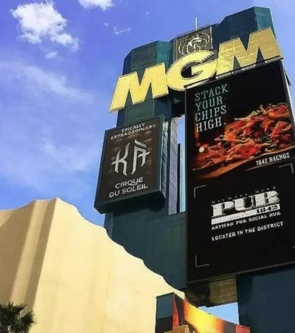 在赌场旁的咖啡店，目睹赌徒的焦虑与期待